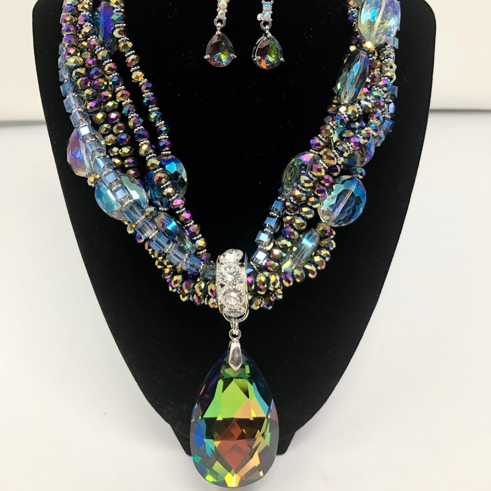 Rainbow Large Pendant Teardrop Necklace NWT - Picture 3 of 6